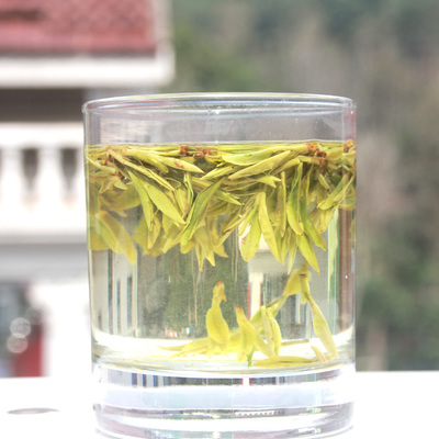 预售2025年新茶明前特级西湖龙井,狮峰山百年老茶树的魅力何在?